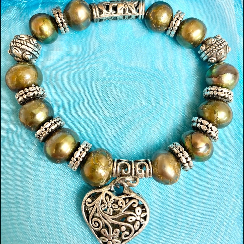 Fresh water pearls bracelet